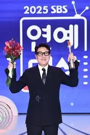 2025年 SBS演艺大赏（2025），主演：刘在石 柳演锡 高清海报
